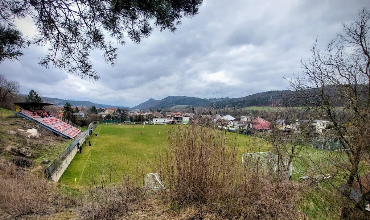 Futbalové ihrisko s príslušenstvom