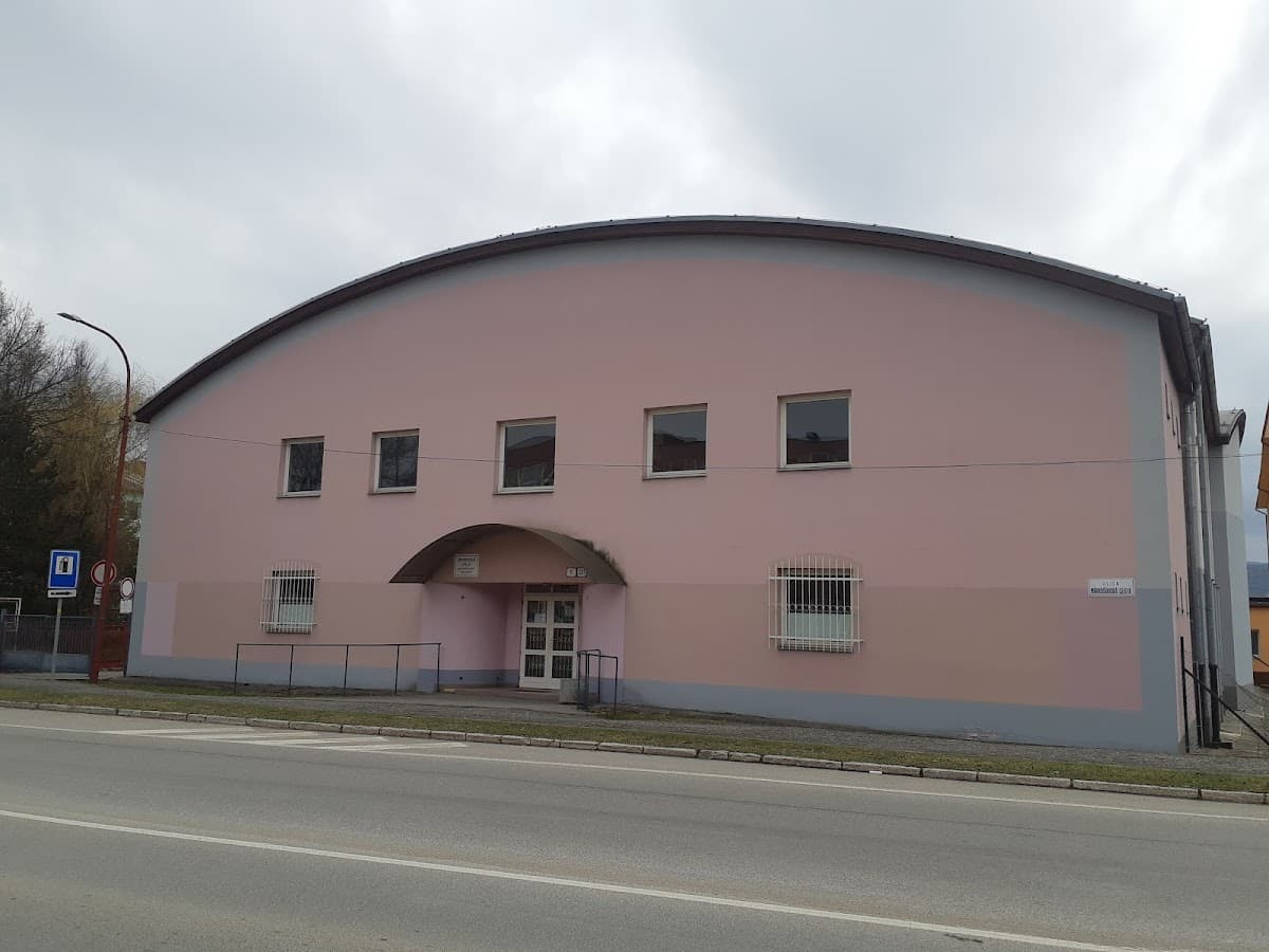 Športová hala pri Hotelovej Akadémii